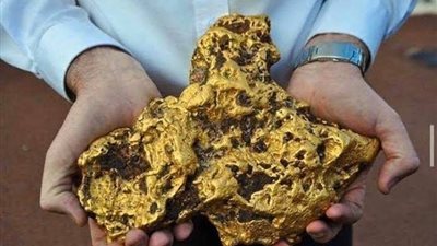 ضبط سيارة تحمل 2 طن ذهب خام في البحر الأحمر