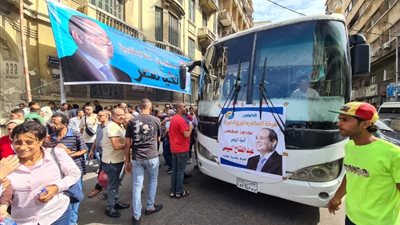 العاملون بالاسكندرية للكهرباء يشاركون احتفالات اليوبيل الذهبي لإنتصارات أكتوبر