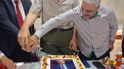 رئيس وقيادات«مصر العليا»للكهرباء يحتفلون بعيد الميلاد ال«ستين»لأسامة عباس