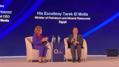 الملا خلال فعاليات أديبك: مصر تعمل على التحول إلى مركز إقليمى لمصادر الطاقة النظيفة ومنخفضة الكربون
