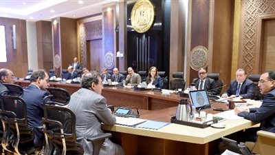 رئيس الوزراء يتابع موقف توفير الاحتياجات من المواد البترولية