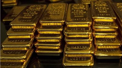 ارتفاع الذهب مع تراجع الدولار رغم إرجاء اقتراع على حزمة تحفيز أميركية