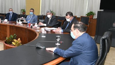 الملا لرؤساء الشركات: الدعم الرئاسى والحكومى فرصة للتوسع فى استخدام الغاز كوقود فى السيارات