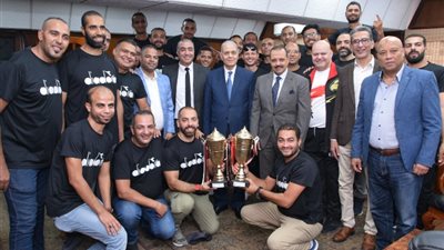 بعد تحقيقهم المرتبة الأولى..رئيس «شمال القاهرة» يستقبل ويكرم أبطال التجديف والكياك بالشركة