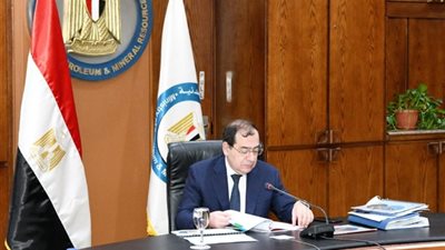 وزير البترول  يترأس أعمال الجمعيات العامة لشركات 