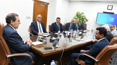 لبحث الفرص الاستثمارية في البتروكيماويات.. وزير البترول يستقبل وفداً من شركة إندوراما العالمية