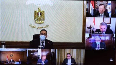 رئيس الوزراء يتابع الموقف التنفيذي لمبادرة إحلال السيارات المتقادمة للعمل بالغاز الطبيعي