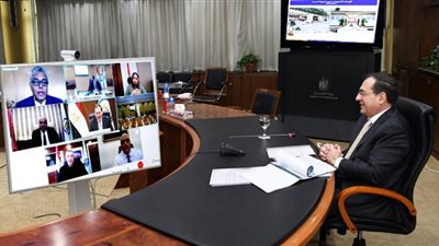 وزير البترول يعتمد الموازنة التخطيطية لشركة جنوب الوادى القابضة للبترول