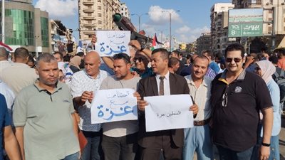 صور.. العاملون بـ« وسط الدلتا لإنتاج الكهرباء» ينظمون مسيرات حاشدة لدعم غزة