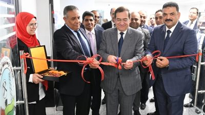 «الملا»يفتتح مركز معلومات هيئة الثروة المعدنية بعد التطوير