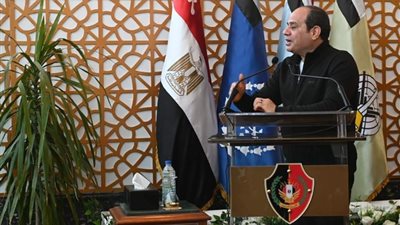 الرئيس السيسى يزور الطلاب الجدد بالكلية الحربية..ويلتقى أسرهم