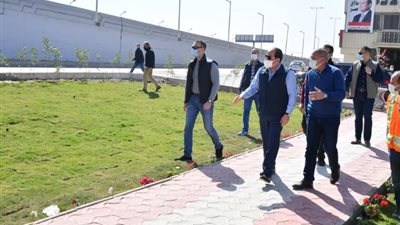 الرئيس السيسي يتفقد مشروع تطوير محور مسطرد.. صور