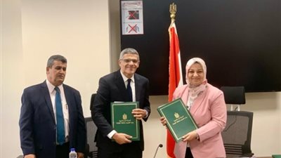 «نقل الكهرباء»توقع عقد إحلال الكابل المتعارض مع محور الطريق الأبيض بتكلفة237مليون  جنيه