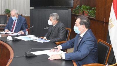 وزير البترول ورئيس هيئة قناة السويس يجتمعا بمسئولي شركة ميركيوريا العالمية