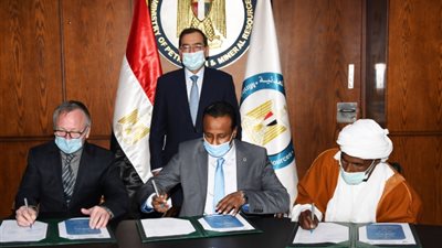 وزير البترول يشهد توقيع 10 عقود جديدة للبحث عن الذهب باستثمارات أكثر من 11 مليون دولار