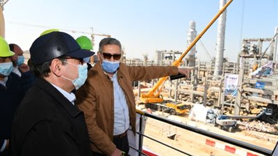 وزير البترول يتفقد مشروع توسعات مصفاة شركة ميدور بالإسكندرية