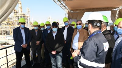 وزير البترول يتفقد توسعات مصفاة تكرير ميدور بالإسكندرية