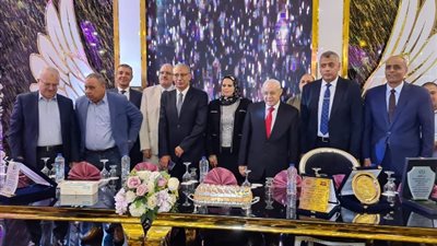 بحضور رؤساء وقيادات «الكهرباء»..إحتفالية خاصة ل«حتحوت»لبلوغها سن التقاعد الوظيفى