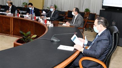 وزير البترول يواصل متابعة تنفيذ برنامج التوسع بمحطات تموين وتحويل السيارات للغاز