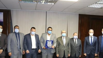 بحضور شاكر وقيادات الوزارة..إحتفالية لتكريم مستشار الوزير للنقل والتخطيط والدراسات