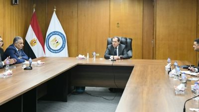 وزير البترول يعقد اجتماع موسع مع قيادات التعدين  لمتابعة تقدم العمل بمشروع إنشاء البوابة