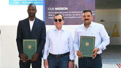 وزير البترول يواصل جولته التفقدية لمعامل التعدين بالصحراء الشرقية