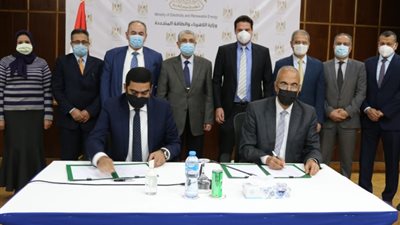 توقيع عقد محطة لإنتاج الكهرباء بإستخدام نظم الخلايا الشمسية الفوتوفلطية بقدرة 50 ميجاوات بالزعفرانة