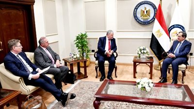 الملا يستعرض مع رئيس «ترانس جلوب» الكندية برامج حفر الآبار الجديدة بالصحراء الشرقية