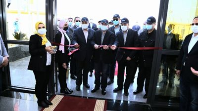 صور.. وزير البترول يتفقد مشروع محطة ضواغط غاز دهشور