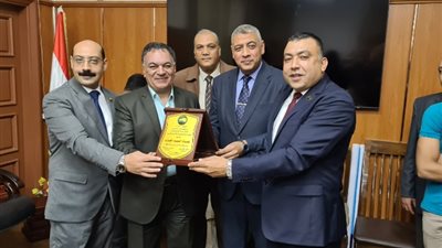 قيادات«مستقبل وطن»يكرمون رئيس وقيادات «الإسكندرية للتوزيع»