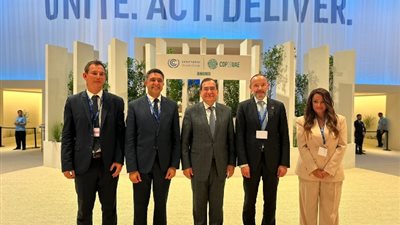 الملا يقوم بجولة فى أجنحة شركات الحلول الرقمية لخفض الانبعاثات وتحسين كفاءة الطاقة بقمة المناخ COP28