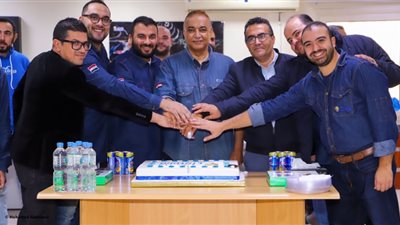 الكيميائى هشام رياض يتفقد المصانع الانتاجيه لإيثيدكو ويشيد بتحقيق الخطة الانتاجية