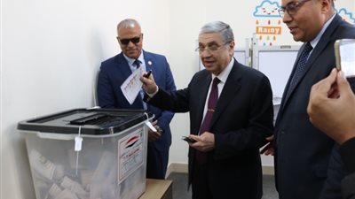 خاص..وزير الكهرباء يدلى بصوته داخل لجنة الإنتخاب بالعاصمة الإدارية الجديدة