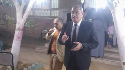 «حسن البيلى»يدلى بصوته في الانتخابات الرئاسية بالمحلة