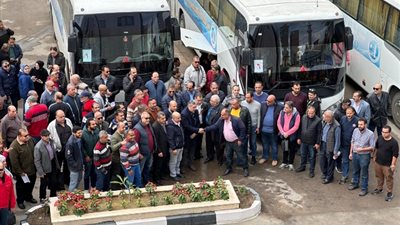 العاملون بشركة الاسكندرية للبترول يواصلون التصويت فى انتخابات الرئاسة