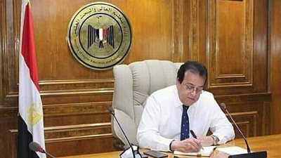 وزير التعليم العالي يتلقى تقريرًا حول أنشطة معهد بحوث البترول المصري
