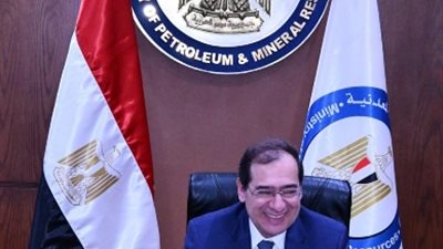 وزير البترول يتابع تنفيذ خطة التوسع بإستخدام الغاز الطبيعى لتموين السيارات