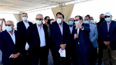 رئيس الوزراء يضع حجر الأساس لأول مجمع بتروكيماويات بالمنطقة الاقتصادية باستثمارات 7,5 مليار دولار
