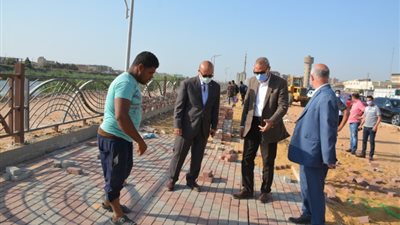 صور.. محافظ القليوبية يتابع أعمال تطوير محور شركات البترول في مسطرد