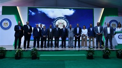 وزير البترول  : محطتان جديدتان لتموين السيارات بالغاز  علي طريق القاهرة الاسكندرية الصحراوي