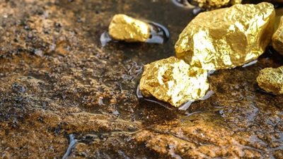 ضبط سيارة محملة بـ8 أطنان من خام الذهب في أسوان