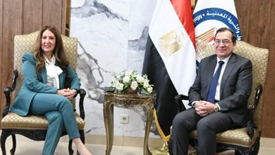 وزير البترول يستقبل سفيرة الولايات المتحدة الأمريكية فى مصر