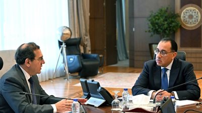 تفاصيل لقاء رئيس الوزراء ووزير البترول لمتابعة المبادرة القومية لتحويل السيارات للعمل بالغاز