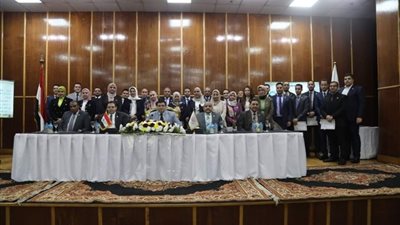 رئيس«المحطات النووية»يكرم المتميزين من العاملين بالهيئة