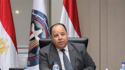وزير المالية: تنفيذًا لتوجيهات الرئيس تيسير إجراءات الحصول على سيارة بدلا من المتقادمة