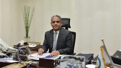 رئيس الشركة الحديثة للغاز يهنئ العاملين بحلول عيد الأضحي
