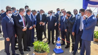 السيسي يتفقد أعمال تطوير المحاور والطرق في إطار مبادرة 