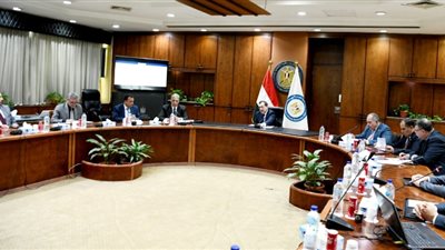 وزير البترول يتابع تقدم أعمال خطط تحسين إنتاج الزيت الخام بشركات العلمين ومارينا والواحة للبترول