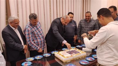 رئيس وقيادات«مصر العليا»للكهرباء يحتفلون بختام عمل تنفيذ برنامج الشباك الواحد