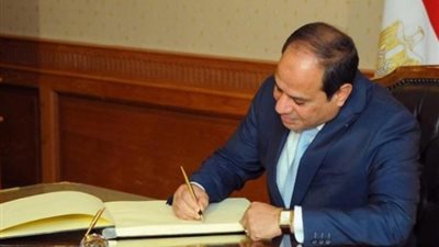 الرئيس السيسى يصدّق على الترخيص لوزير البترول للبحث عن النفط واستغلاله بخليج السويس